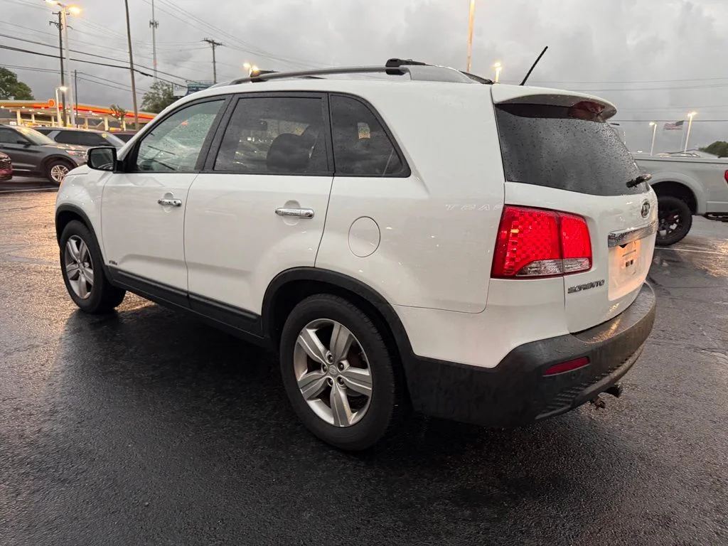 Used 2012 White Kia EX image 8
