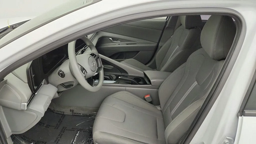 Used 2024 Serenity White Hyundai SE IVT image 18