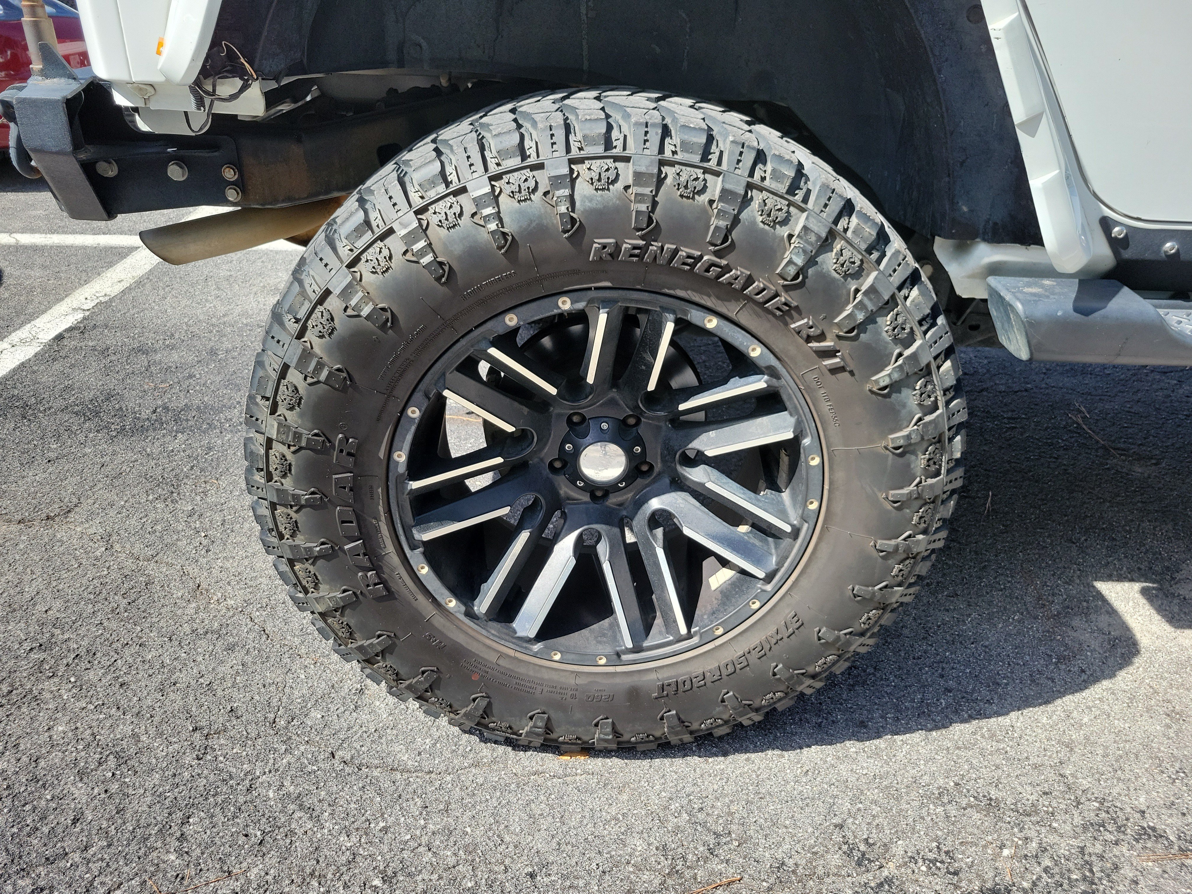Used 2017 Bright White Clearcoat Jeep Sahara image 5
