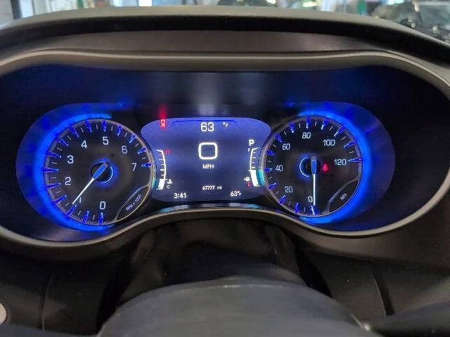 Used 2023  Chrysler Touring L image 10