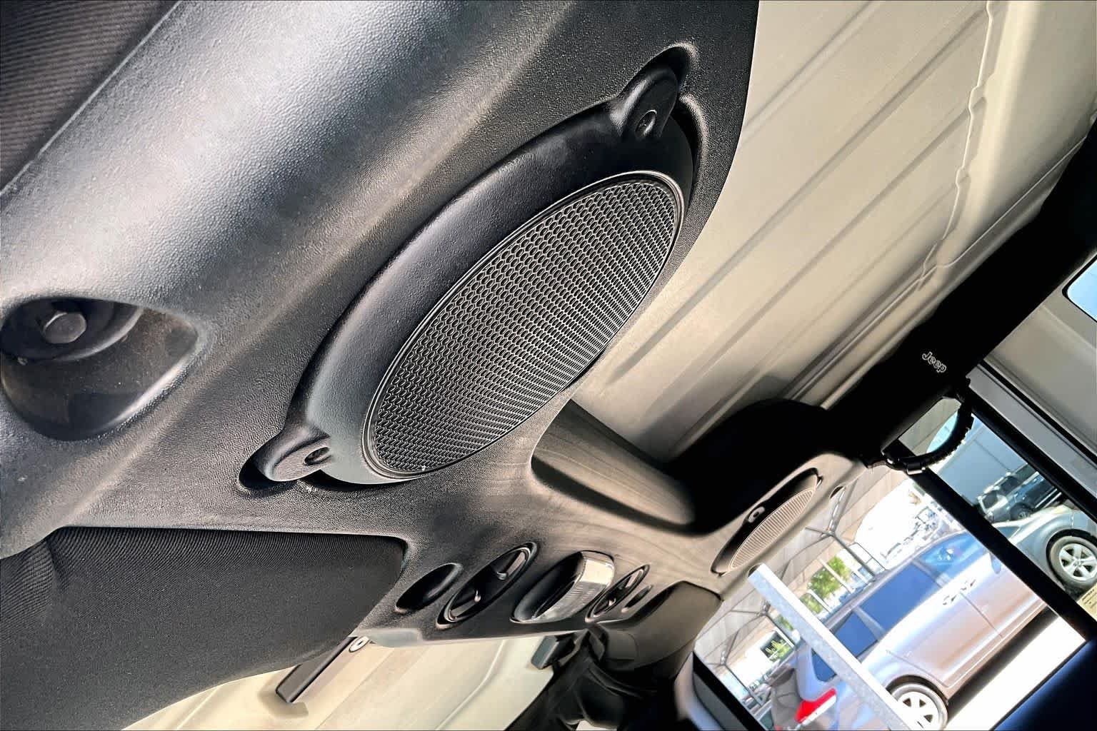 Used 2013 Bright White Jeep Sahara image 29