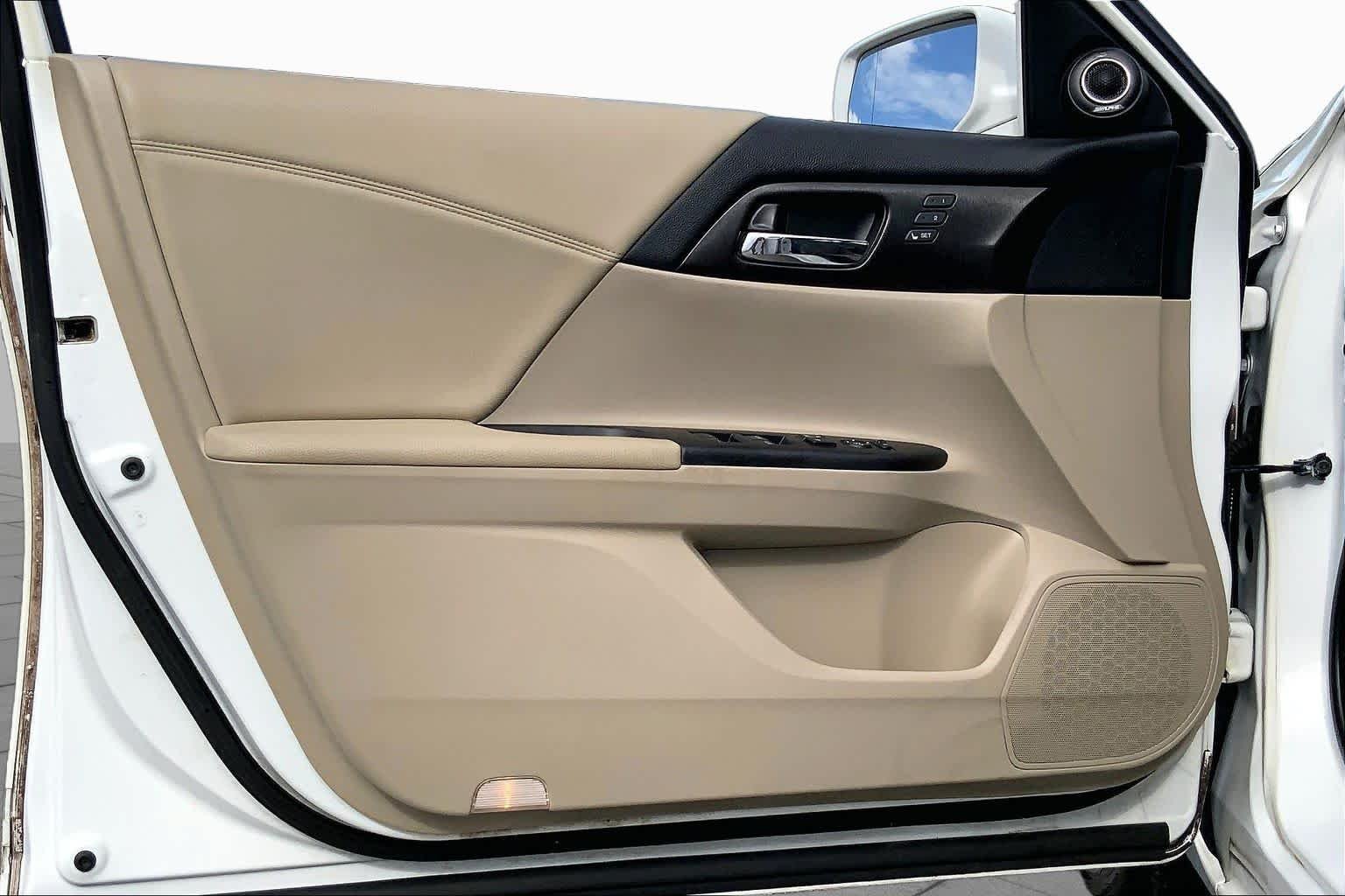 Used 2015  Honda  image 21