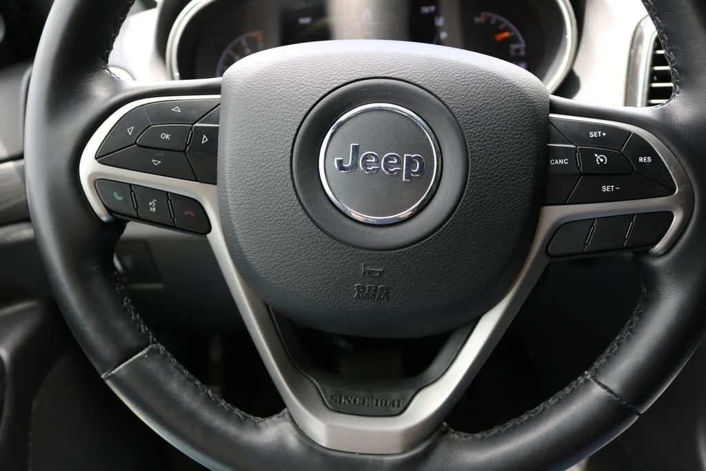 Used 2022 White Jeep Laredo X image 26