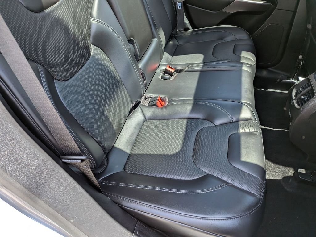 Used 2021 Silver Jeep Latitude Lux image 25