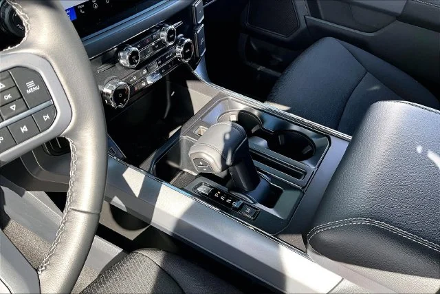 New 2026 Oxford White Ford XLT image 8