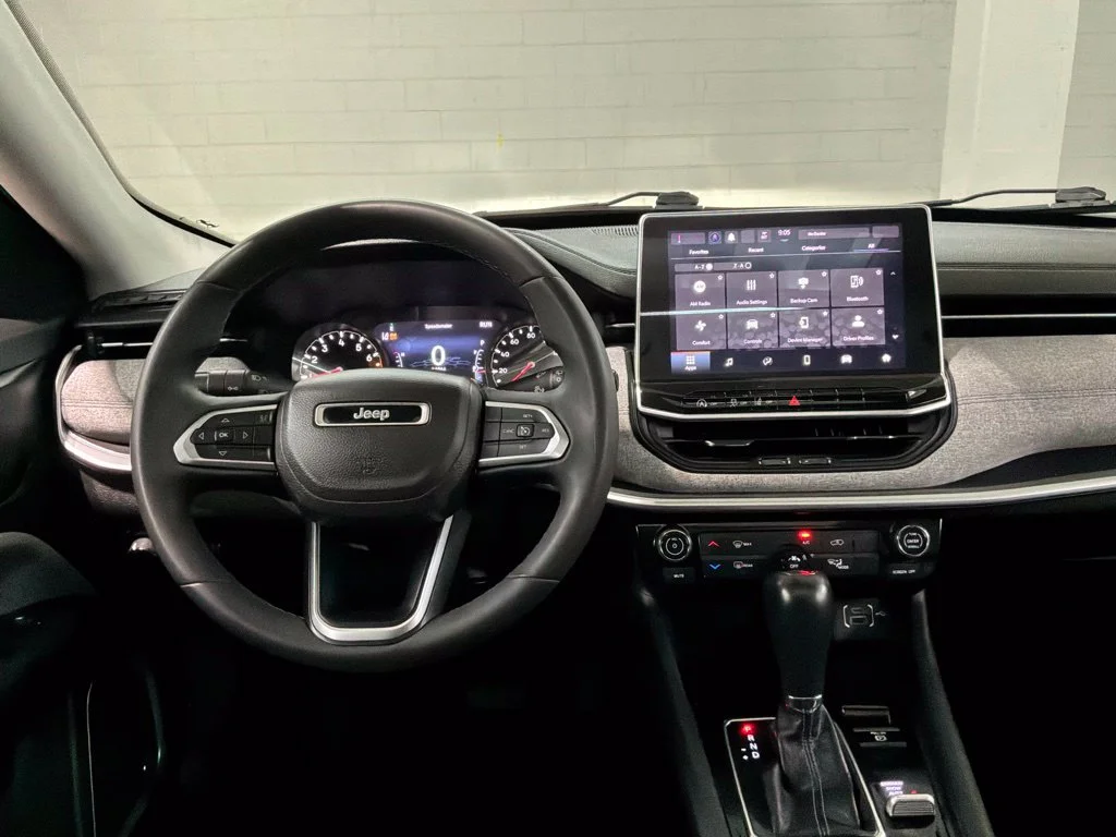 Used 2022 Crystal Metallic Jeep Latitude image 8