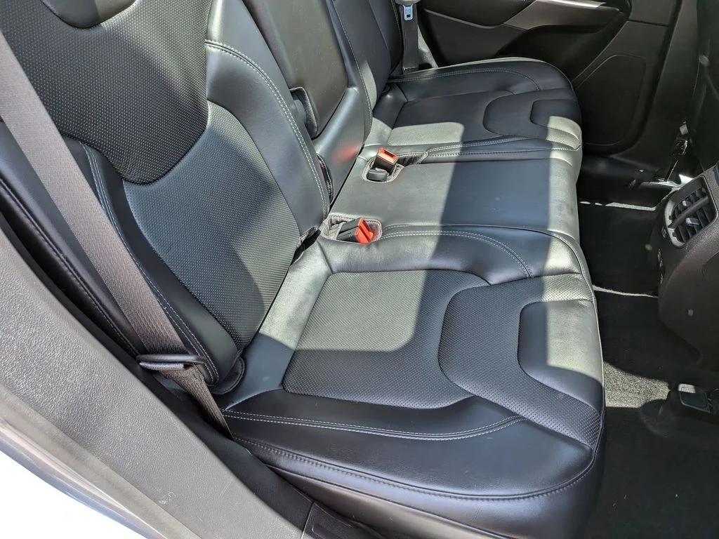 Used 2021 Silver Jeep Latitude Lux image 25
