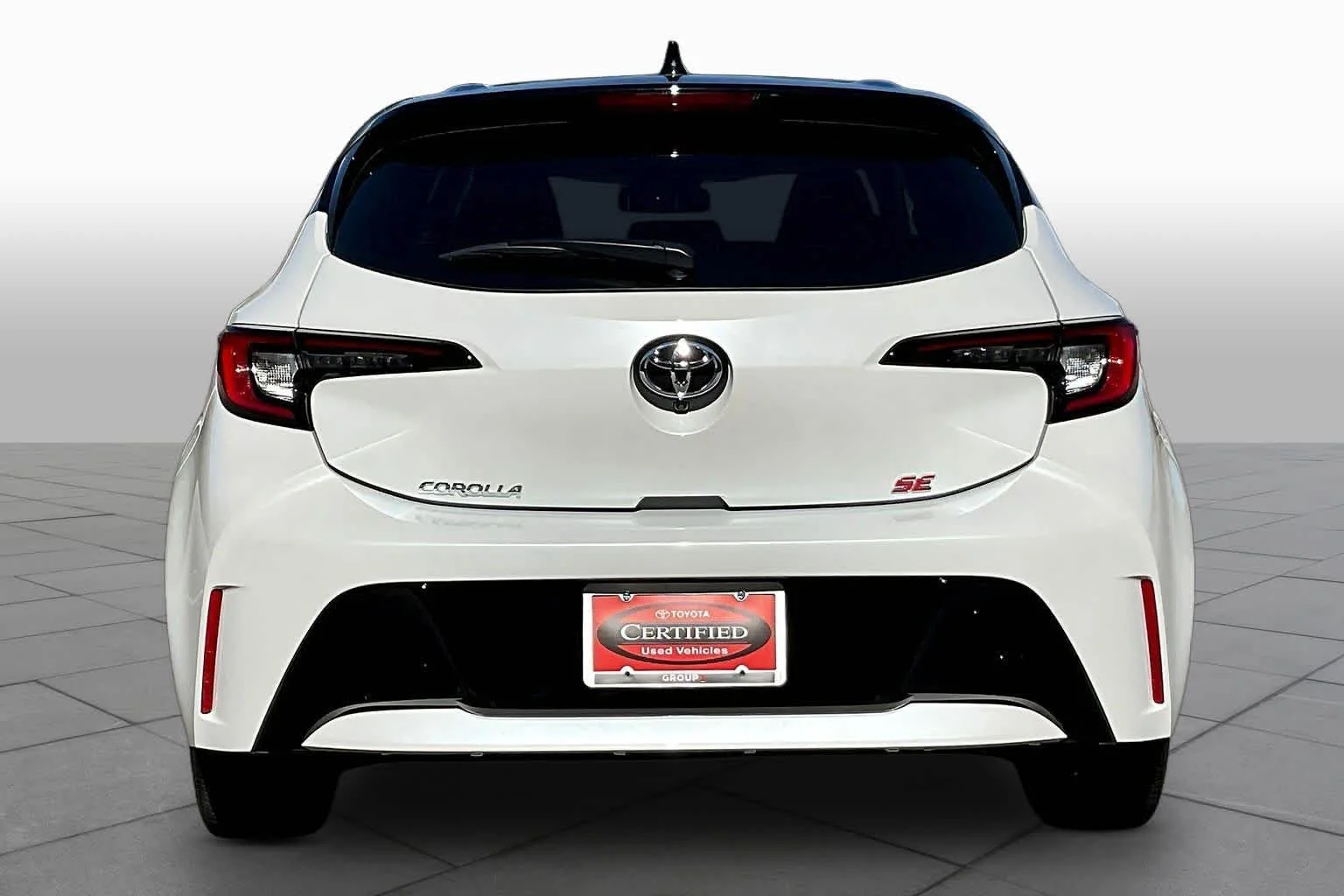 Certified Used 2026 Wind Chill Pearl/Midnight Black Metallic Toyota SE image 5