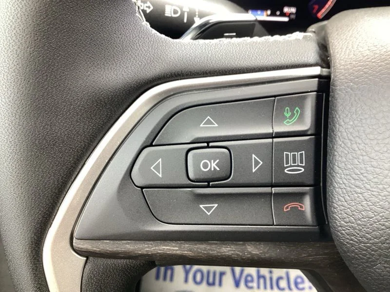 New 2026 Baltic Gray Metallic Clear-Coat Exterior Paint Jeep Laredo Altitude image 30