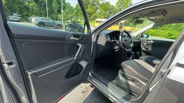 Used 2018 Gray Volkswagen 2.0T SE image 26