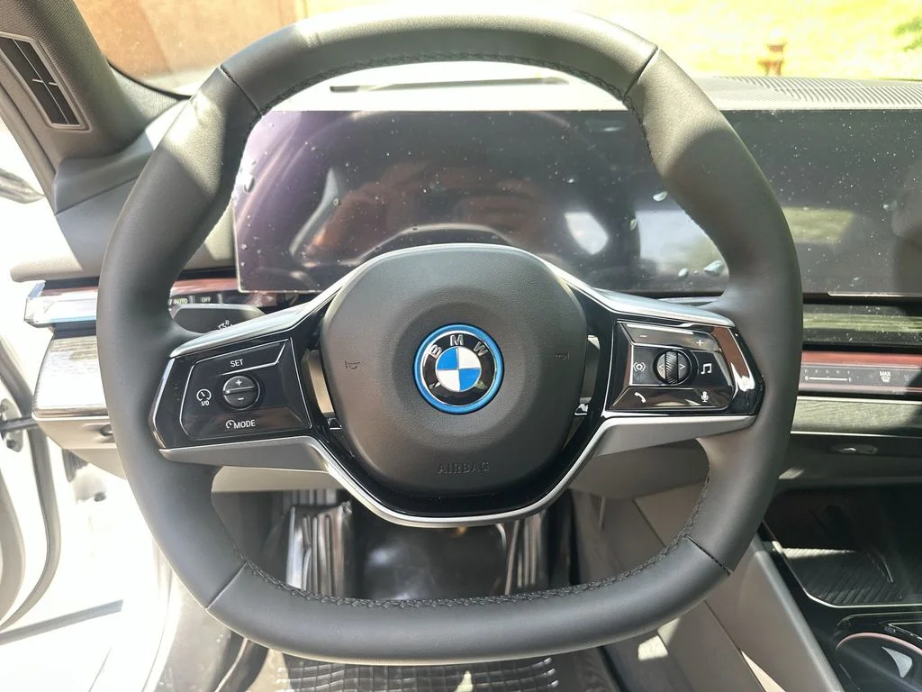 Used 2026 White BMW xDrive40 image 17