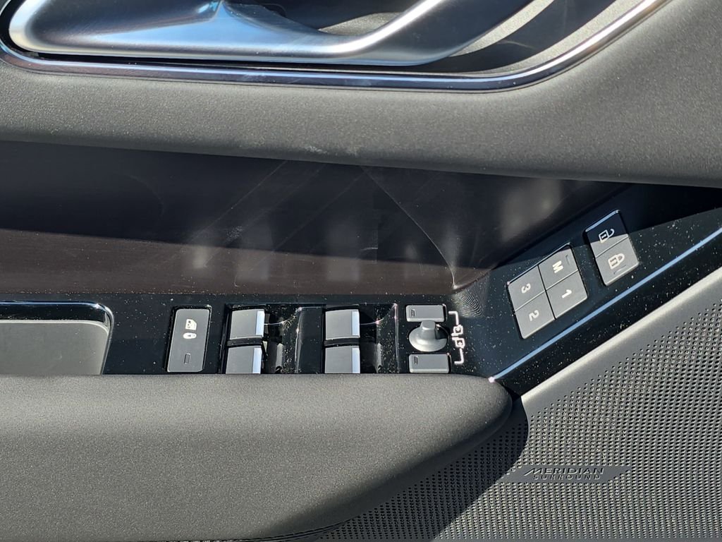 New 2026 Fuji White Land Rover Dynamic SE image 28