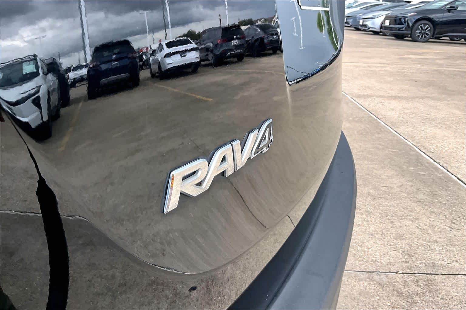 Used 2015 Black Toyota LE image 31