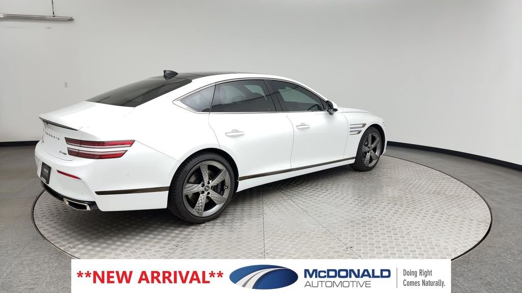 Used 2024 White Genesis 3.5T image 2