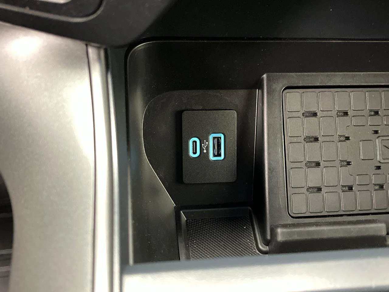 Used 2024 Black Ford XLT image 26