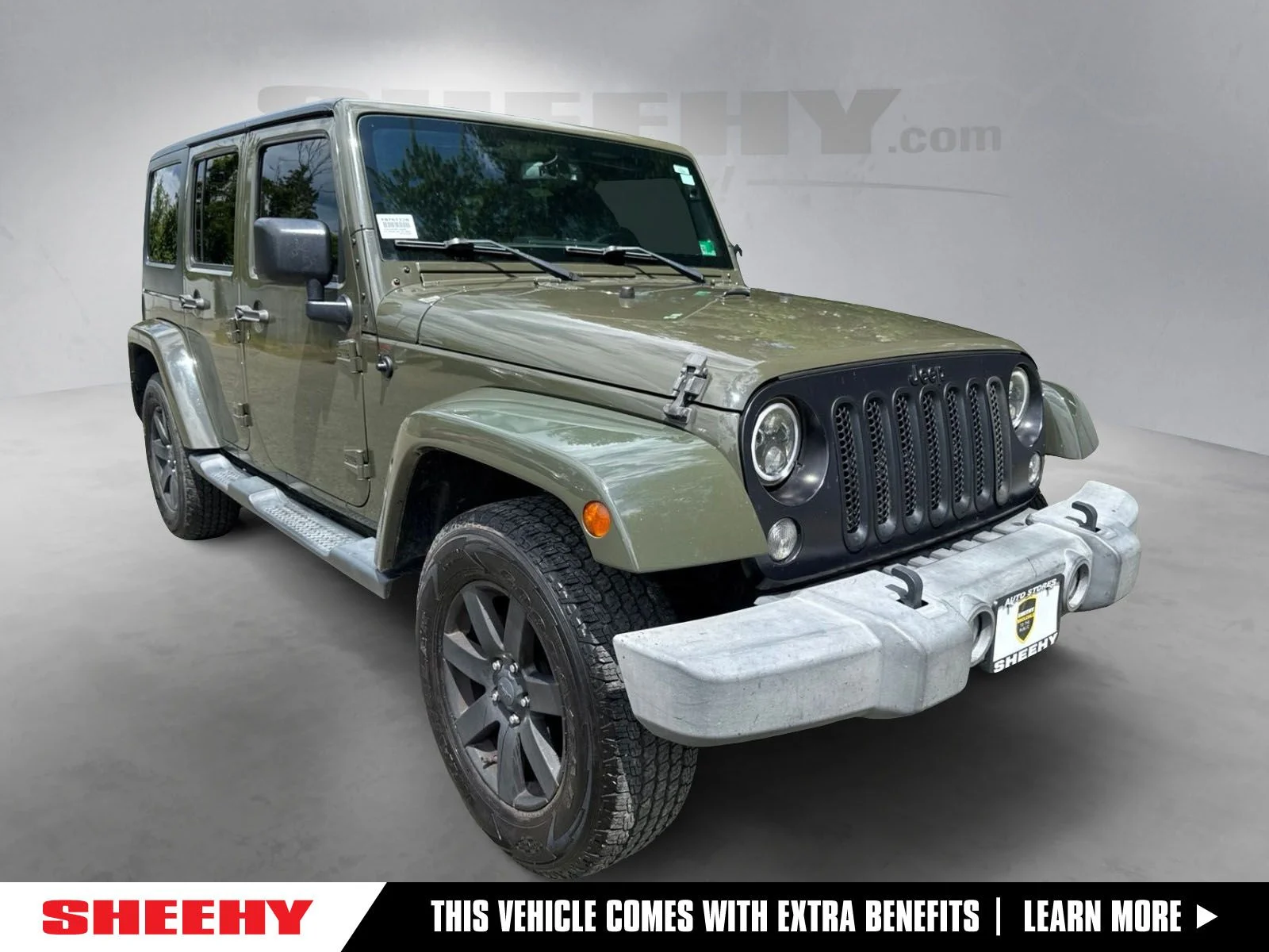 Used 2015 Green Jeep Unlimited Sahara image 1