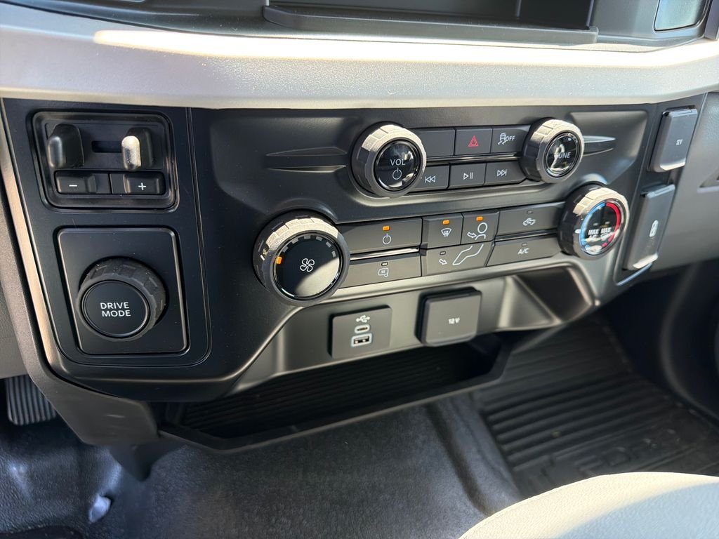 New 2026 Oxford White Ford F-350® XL image 28