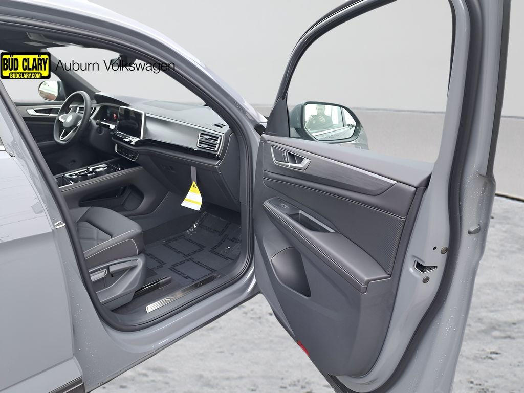 2025 Volkswagen Atlas Cross Sport SE w/Tech - Photo 18