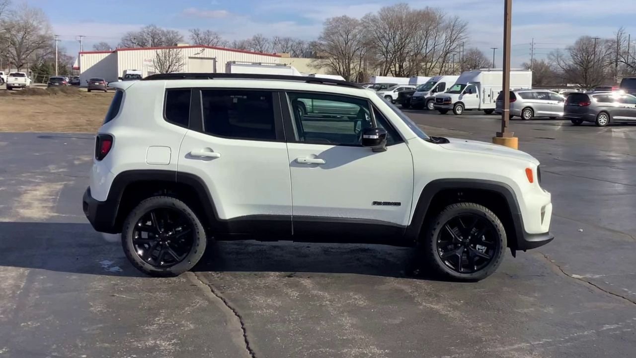 Used 2023 White Jeep Altitude image 9