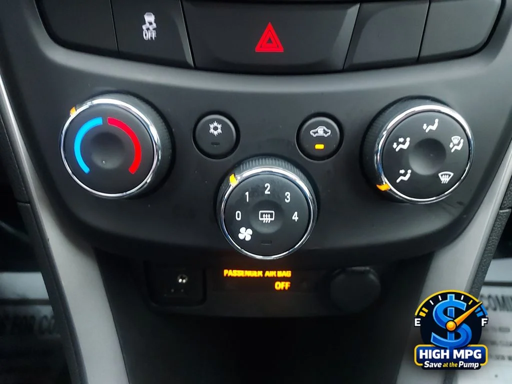 Used 2020 White Chevrolet LT image 20
