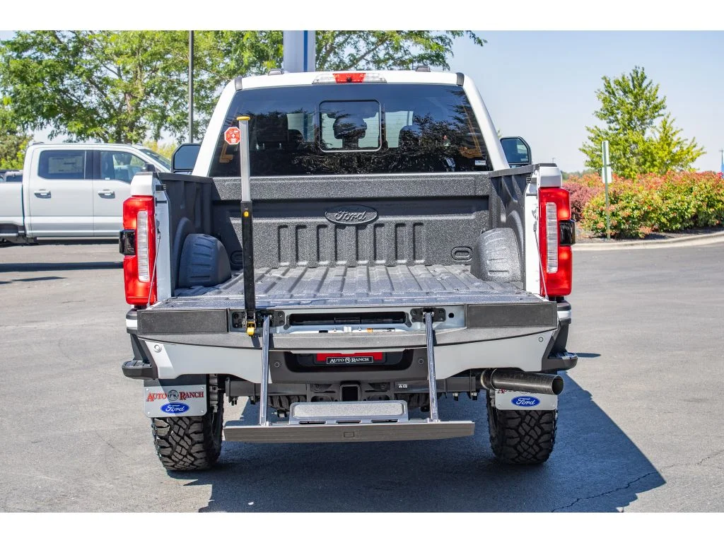 New 2026 Oxford White Ford LARIAT image 15
