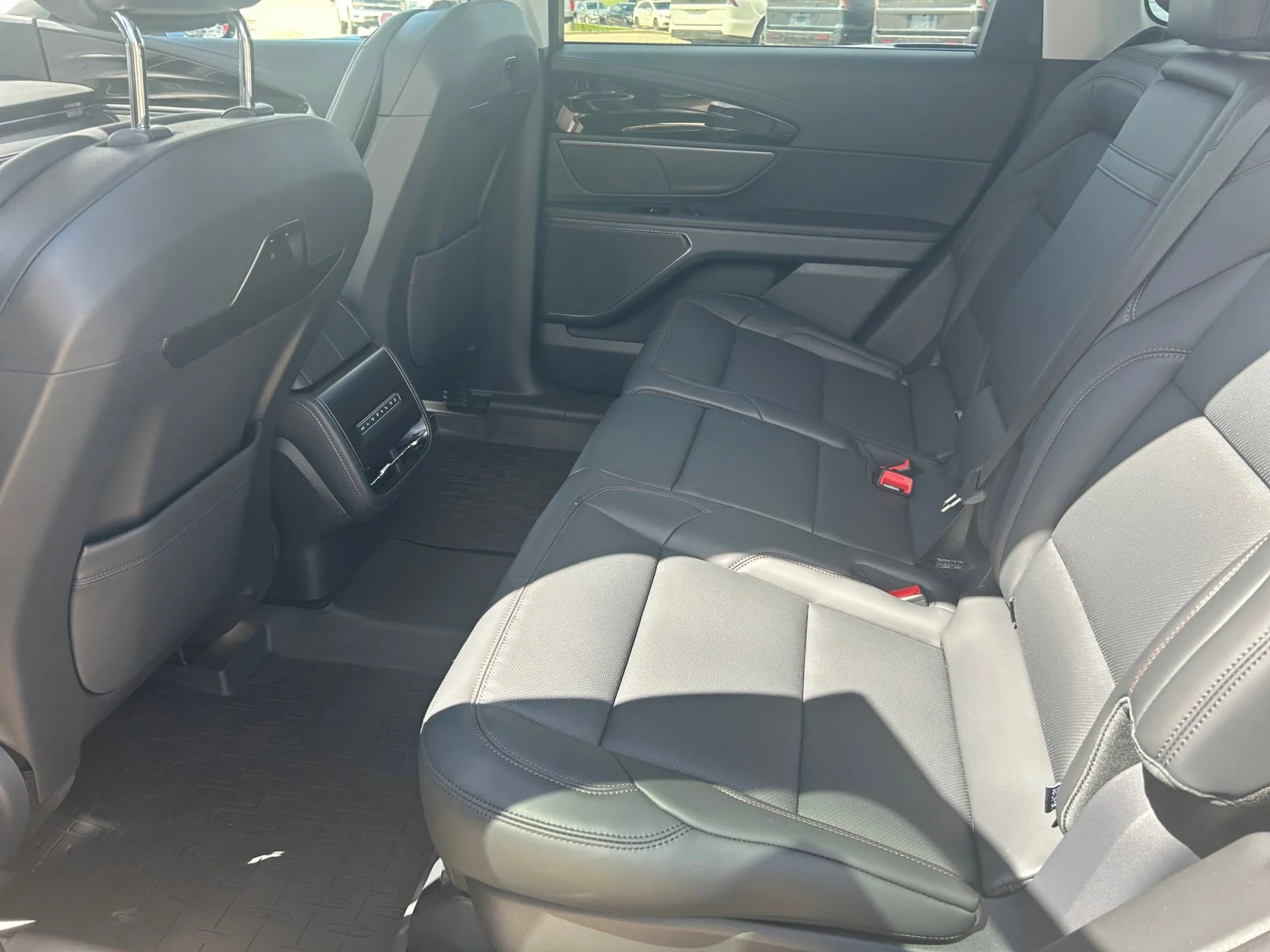New 2026 Silver Radiance Metallic Clearcoat Lincoln Premiere image 18