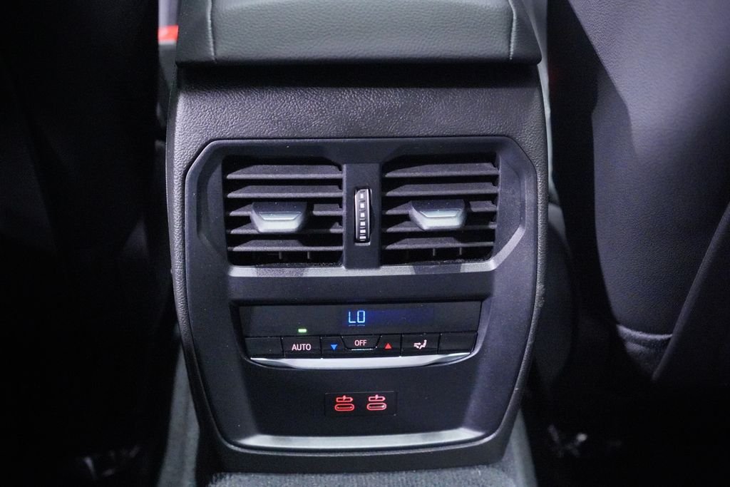 2025 BMW 3 Series 330i - Photo 15
