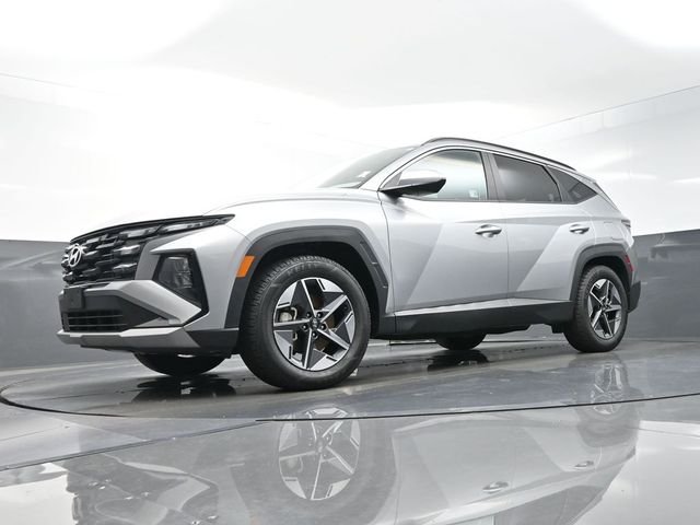 Used 2025 Silver Hyundai SEL image 33