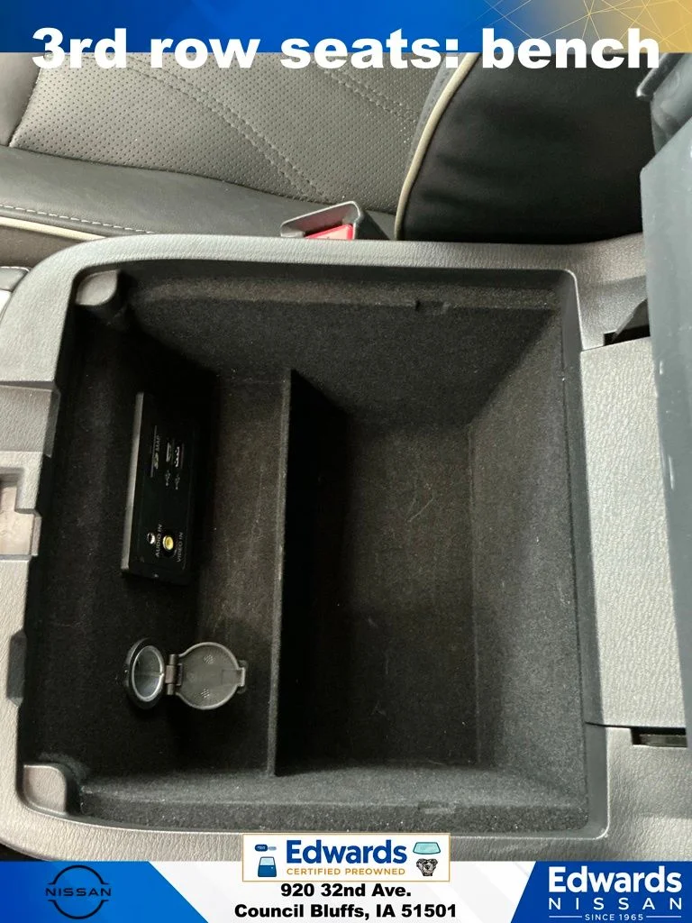 Used 2017 White INFINITI Base image 38
