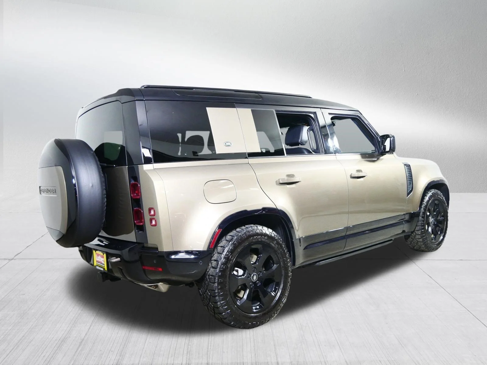 Used 2024 BRONZE Land Rover X-Dynamic SE image 7