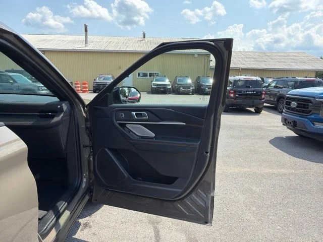Used 2026 Gray Ford Tremor image 27