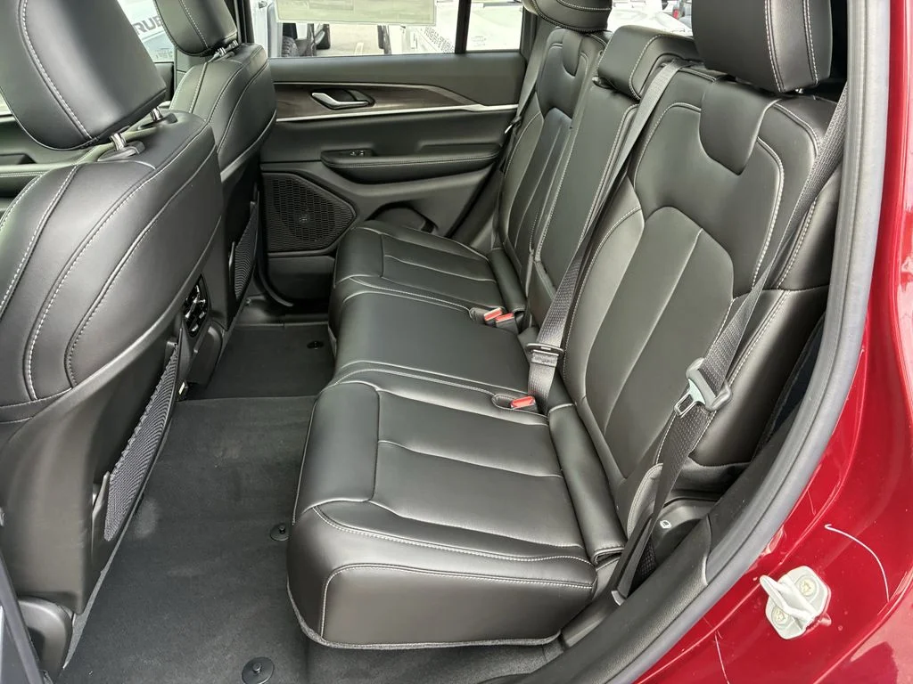 New 2025 Velvet Red Pearl-Coat Exterior Paint Jeep Limited image 30