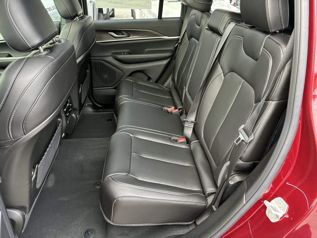New 2025 Velvet Red Pearl-Coat Exterior Paint Jeep Limited image 30