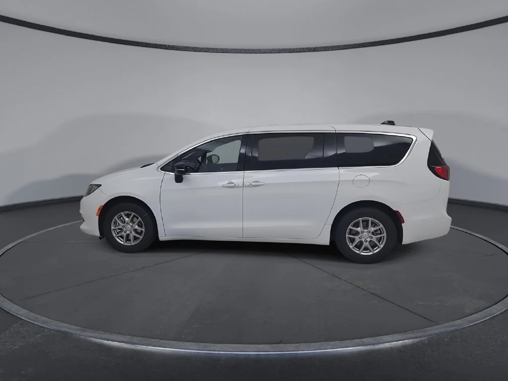 New 2027 Bright White Clear-Coat Paint Chrysler LX image 8