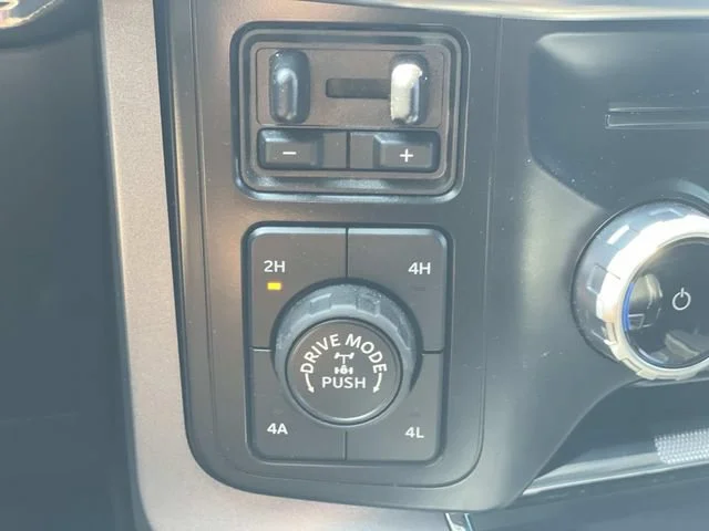 Used 2023 Gray Ford LARIAT image 27
