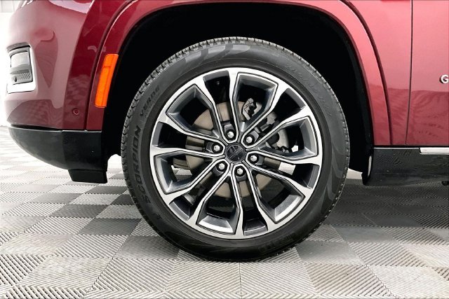 Used 2025 Velvet Red Pearlcoat Jeep Series III image 9