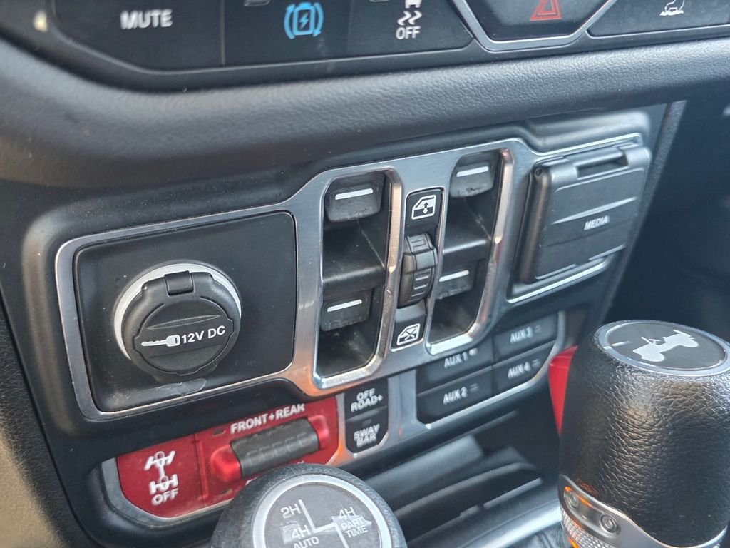 Used 2024 Gray Jeep Rubicon 4xe image 31