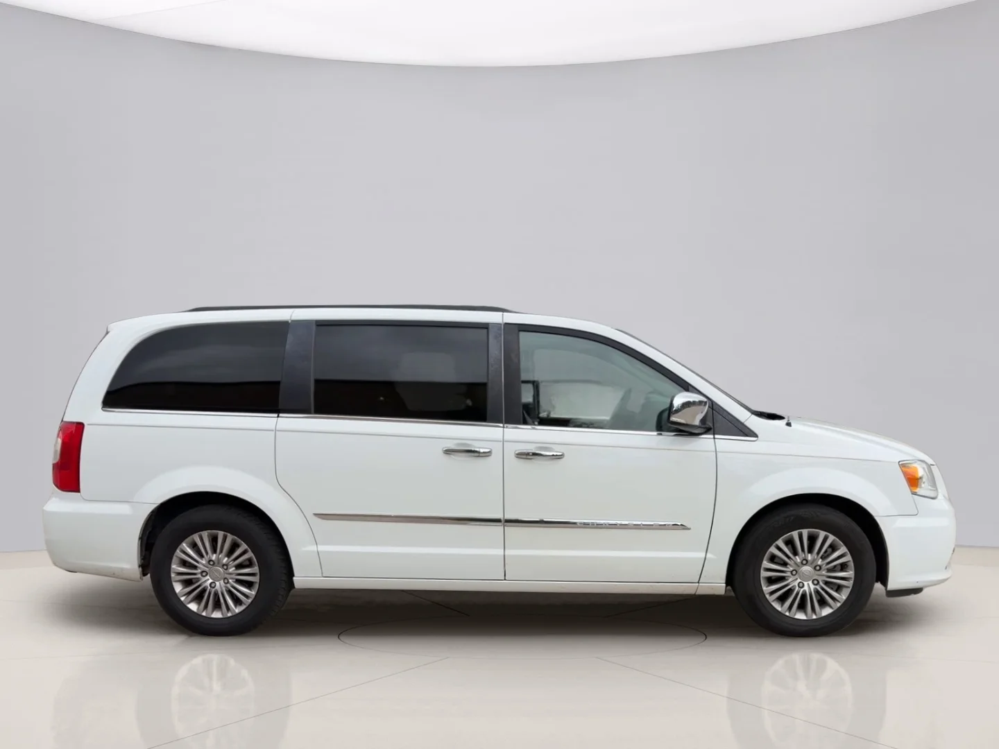 Used 2016 White Chrysler TOURING-L image 6
