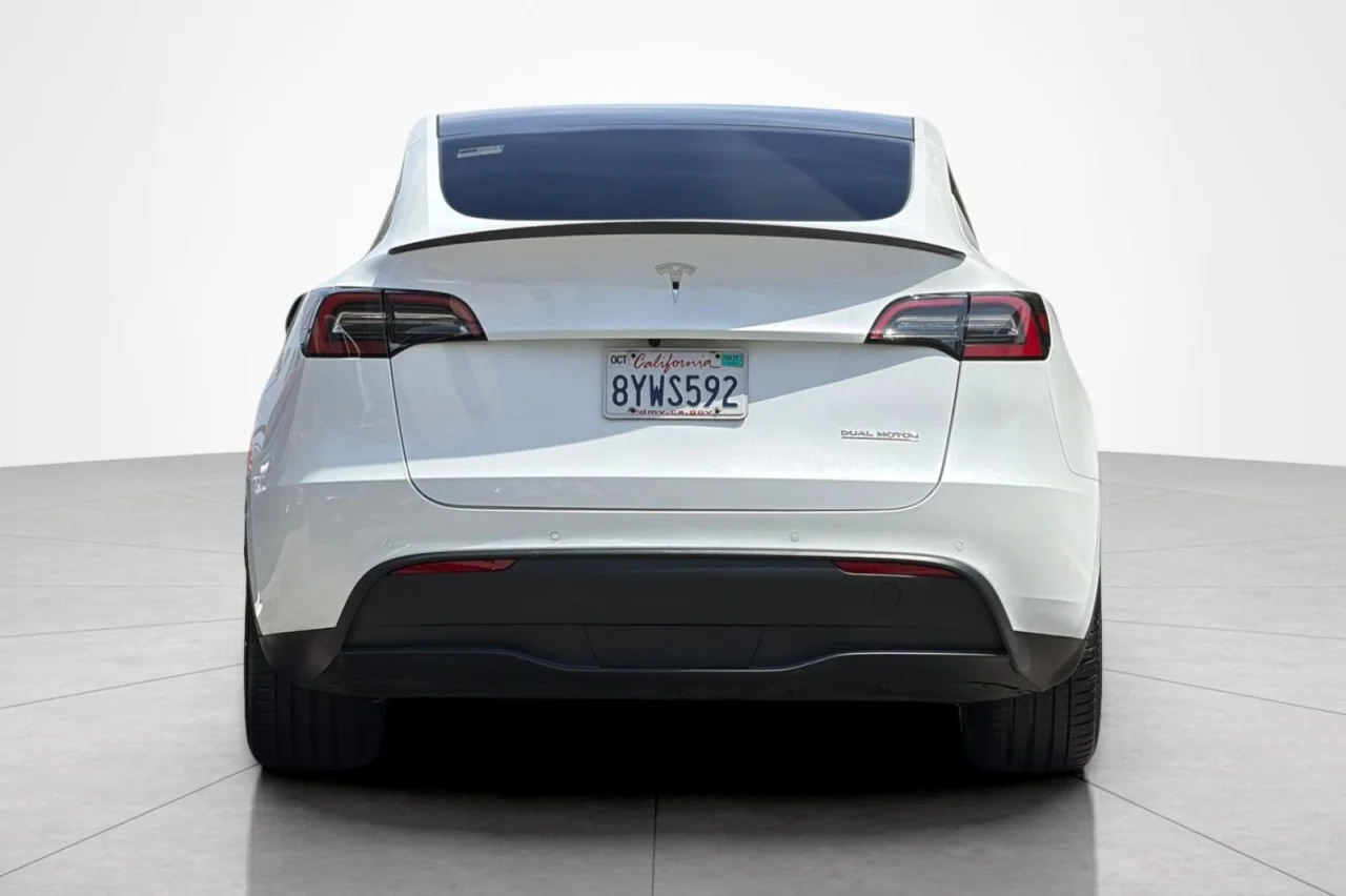 Used 2021 ARCTIC WHITE Tesla Performance image 4