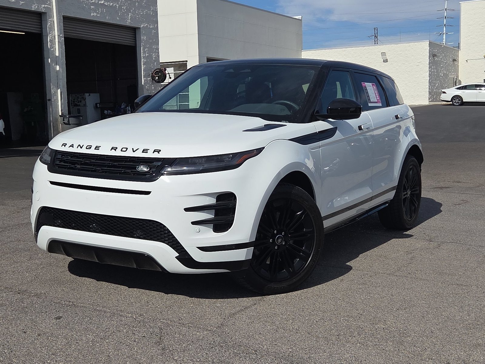 Used 2024 Fuji White Land Rover Dynamic SE image 1