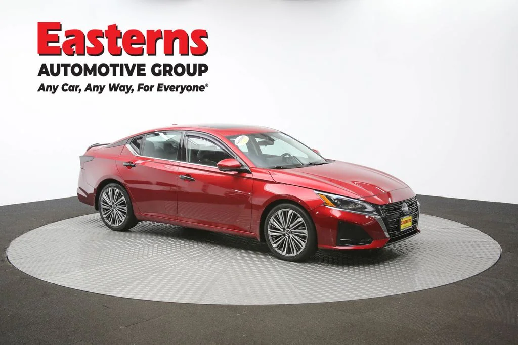 Used 2023 Red Nissan 2.5 SL image 48