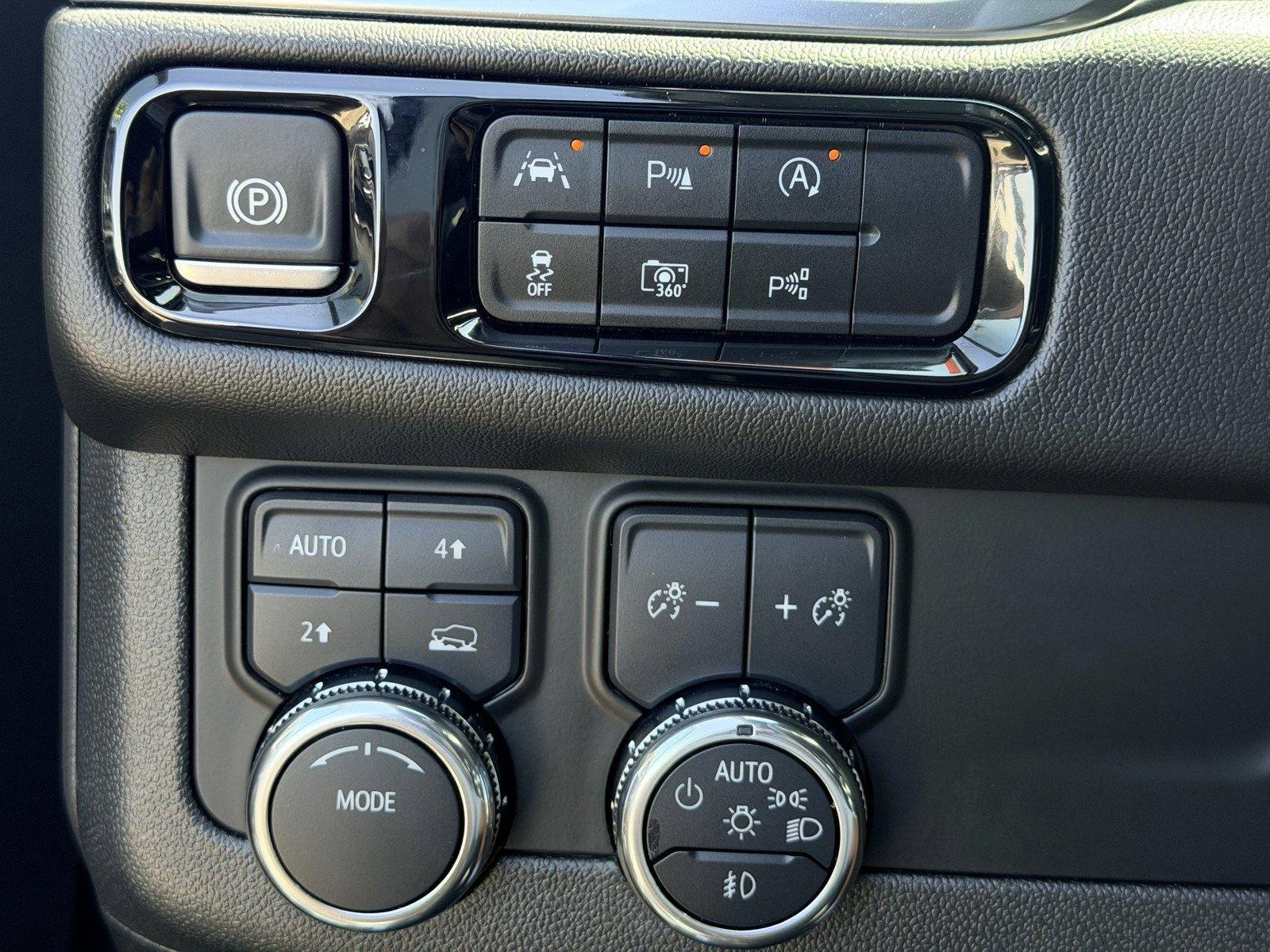Used 2025 Sterling Metallic GMC Denali image 20