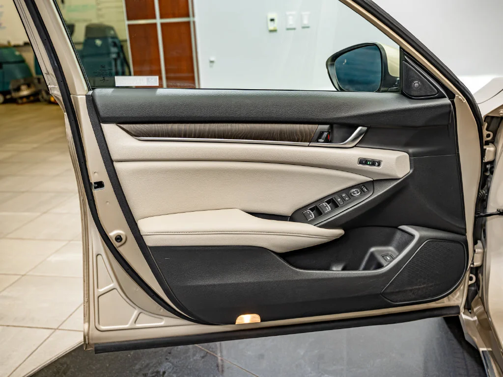 Used 2018 Gold Honda Touring image 17