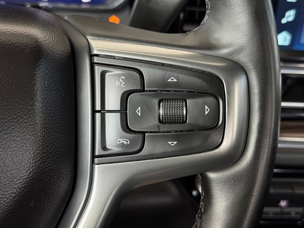 Used 2025 White Chevrolet LT image 31