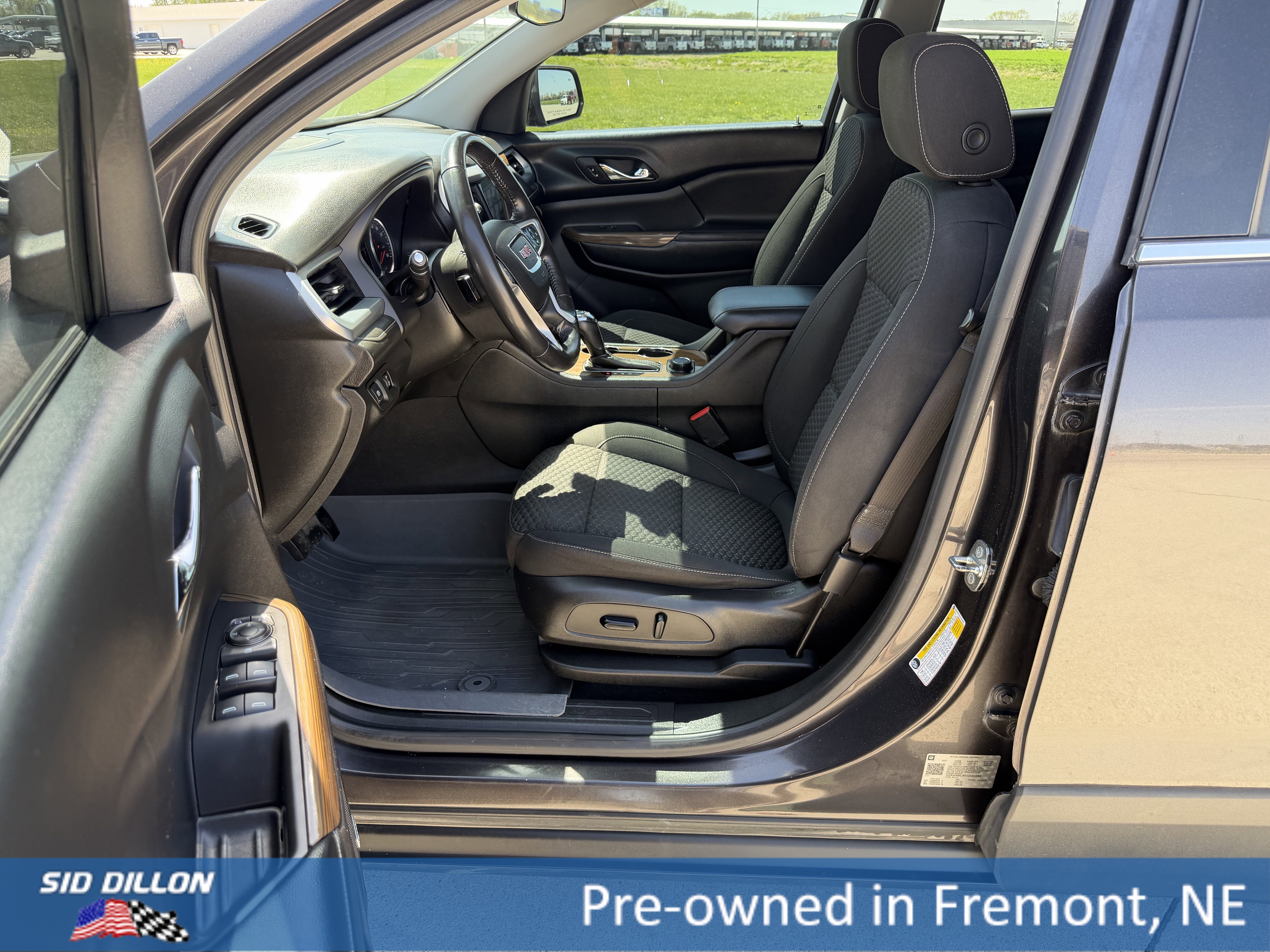 Used 2018 Iridium Metallic GMC SLE image 6