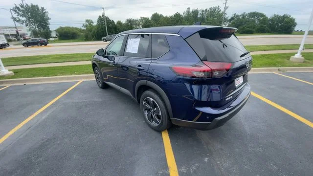 2025 Nissan Rogue SV - Photo 8
