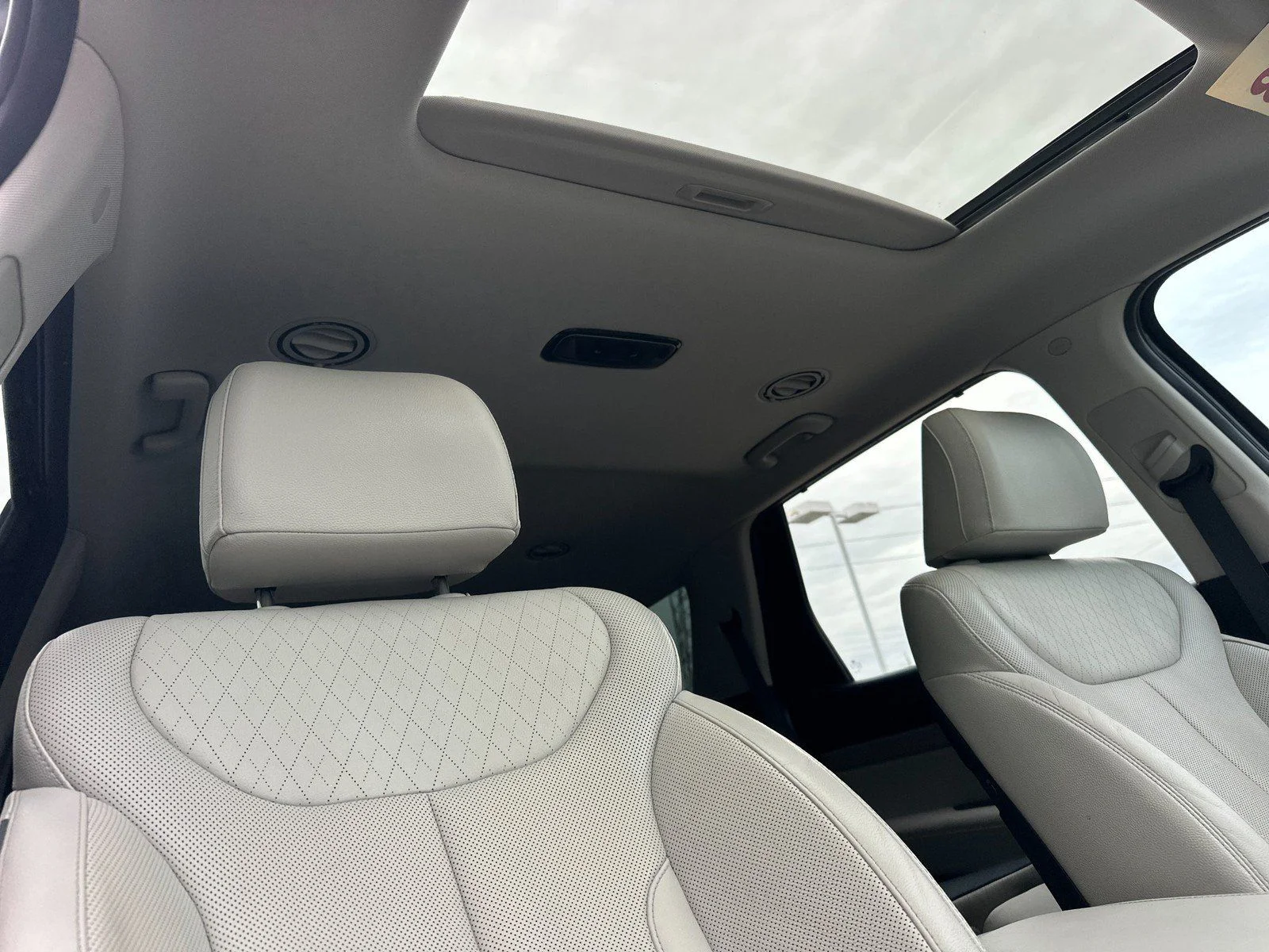 Used 2021 Moonlight Cloud Hyundai SEL image 15