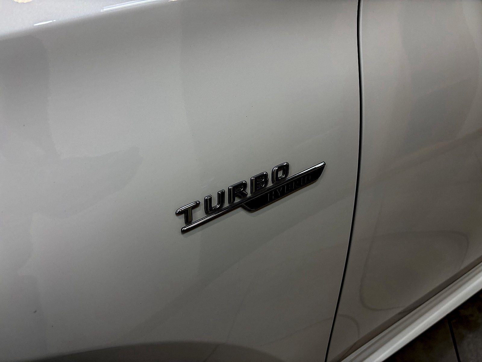 New 2027 MANUFAKTUR Moonlight White Metallic Mercedes-Benz AMG® GLE 53e image 9