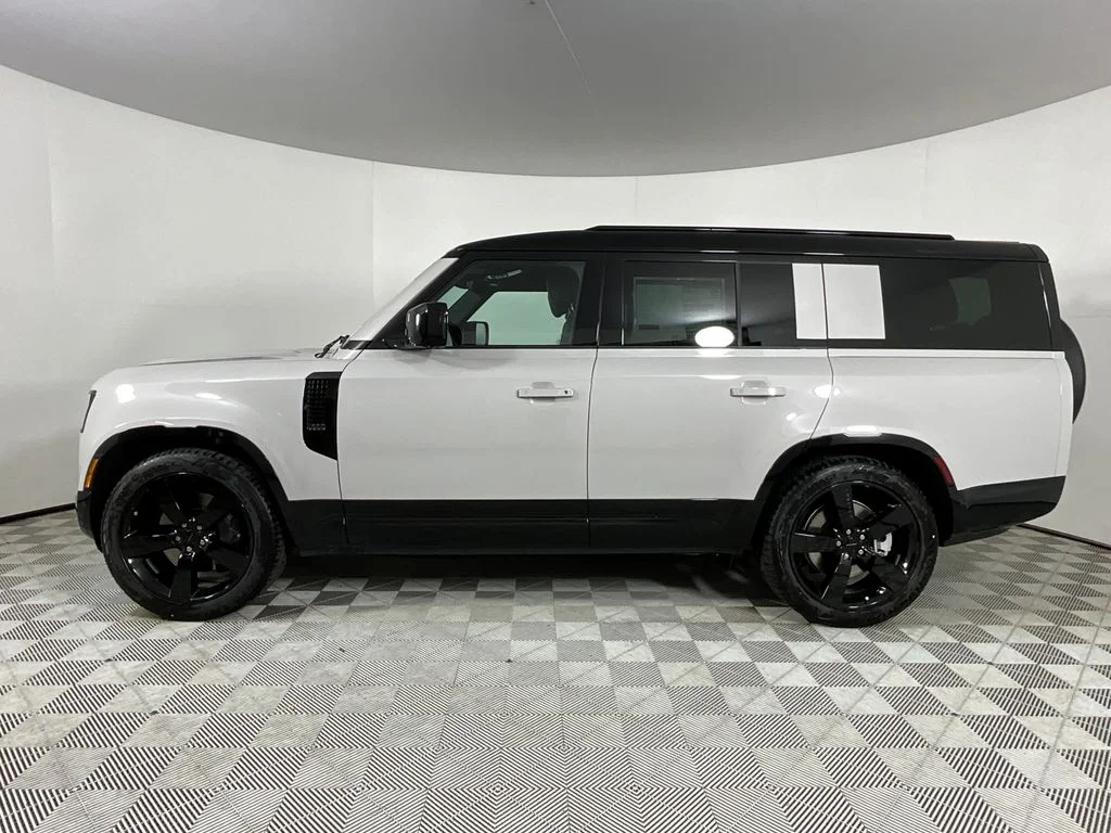 New 2026 Borasco Grey Metallic Land Rover X-Dynamic SE image 6