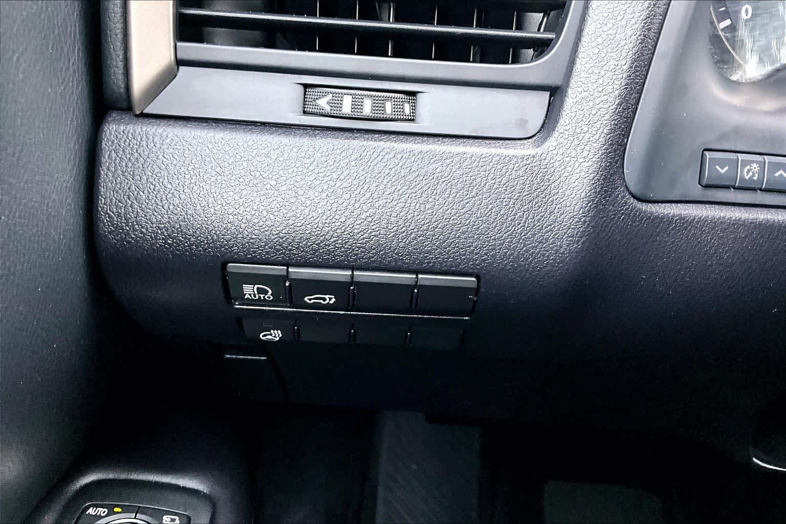 Used 2020 Atomic Silver Lexus  image 34